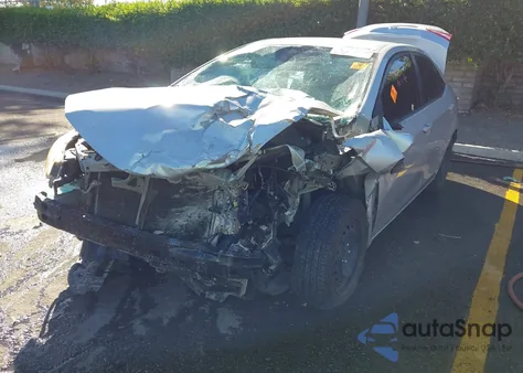 2015 Toyota Corolla Le z USA, uszkodzony, nr VIN 5YFBURHE9FP272398